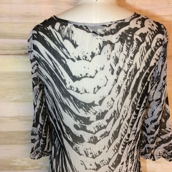 Express Woman's Long Sheer Animal Print Button-Down Swimsuit Cover Up-Size M - Picture 5 of 7